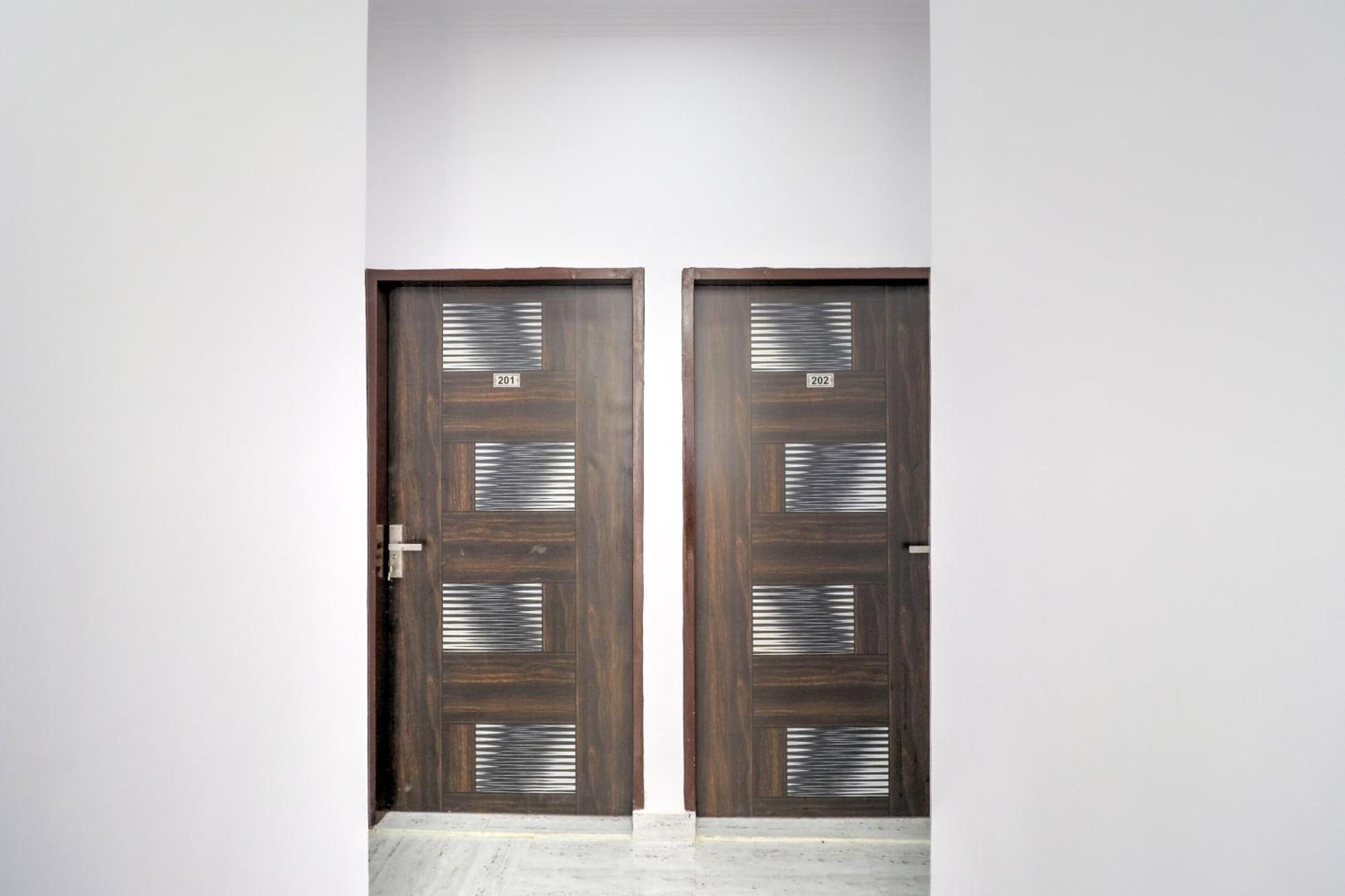 Hotel O 71370 White House Garhi Harsaru Luaran gambar